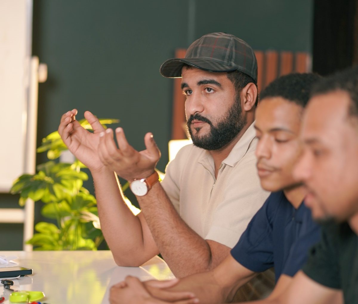 فريق خطوة أكاديمي في جلسة نقاش